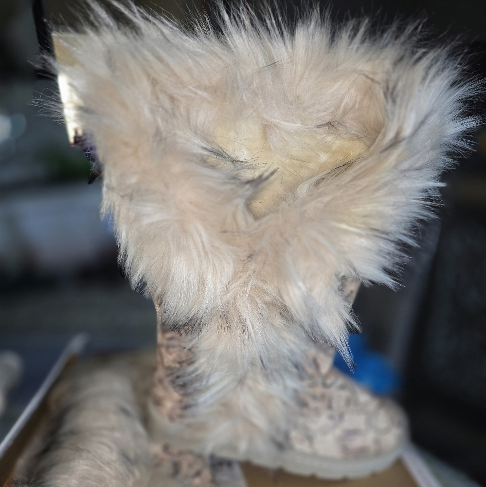 NB! New!!!Bamboo Faux Fur Winter Boots size 10